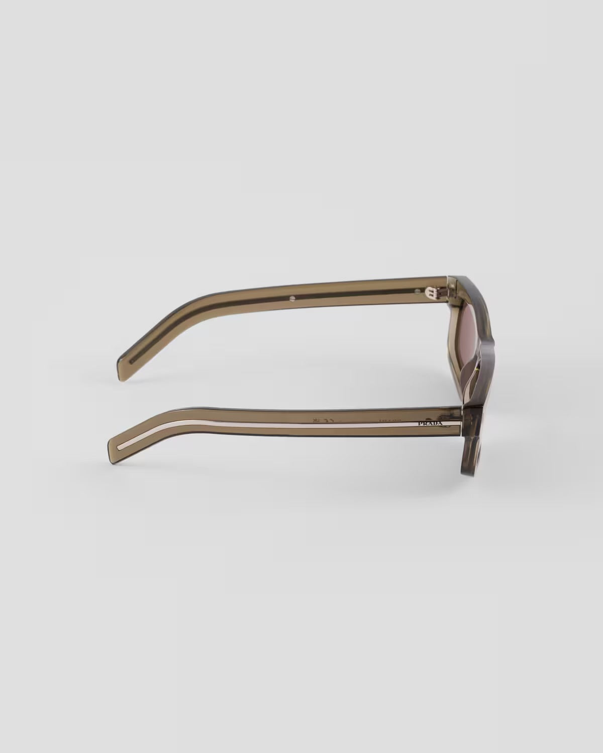 LUNETTES DE SOLEIL AVEC PLAQUE EN MÉTAL ICONIQUE