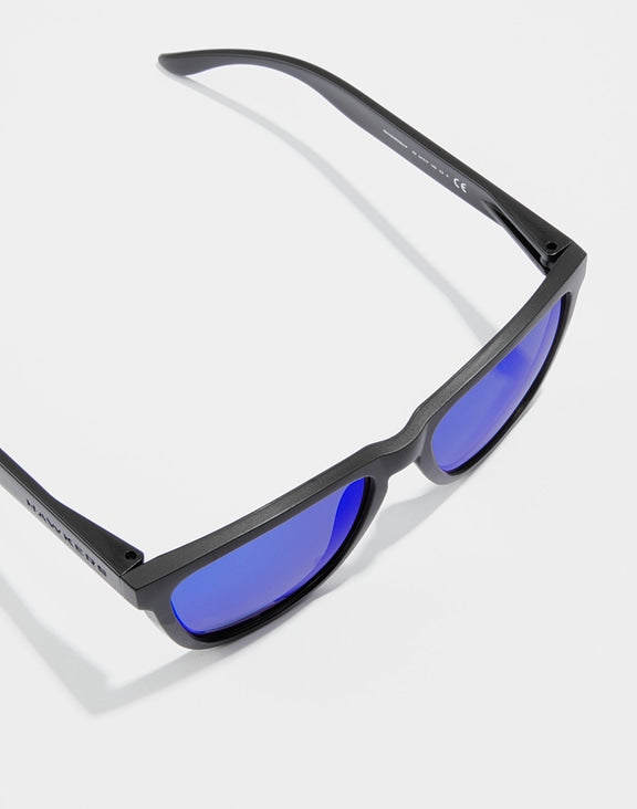 LUNETTES HAWKERS ONE RAW - POLARIZED BLACK SKY