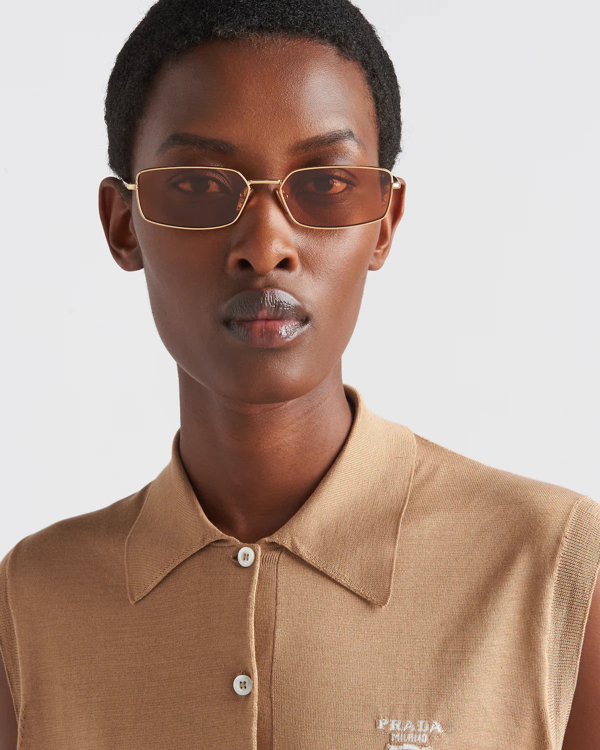 LUNETTES DE SOLEIL ORNEES DU LOGO PRADA