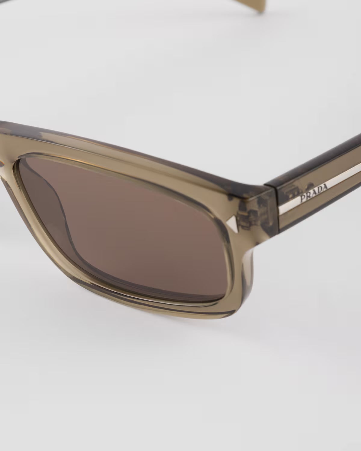 LUNETTES DE SOLEIL AVEC PLAQUE EN MÉTAL ICONIQUE