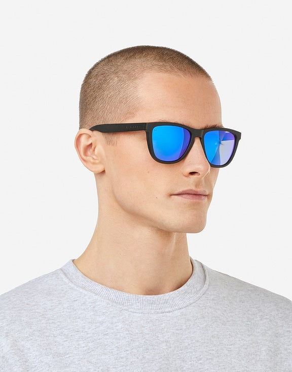 LUNETTES HAWKERS ONE RAW - POLARIZED BLACK SKY